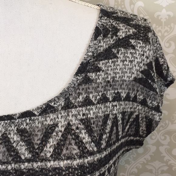 {Blu Planet}Aztec Print Knit Top Size S - Picture 3 of 5